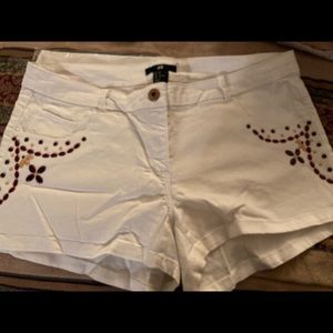 White shorts with detailed front pockets